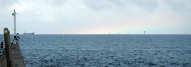 長浦堤防から見えた虹