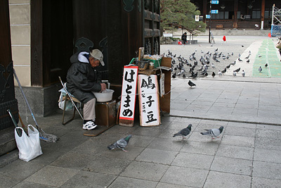 東大寺鳩豆のおじさん