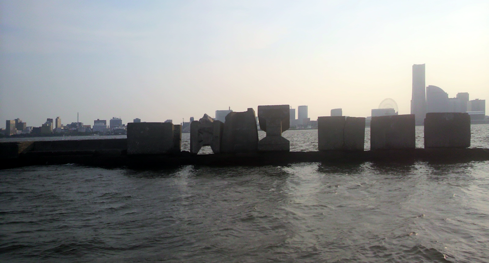 横浜港の巨石釣り文化の遺跡10M