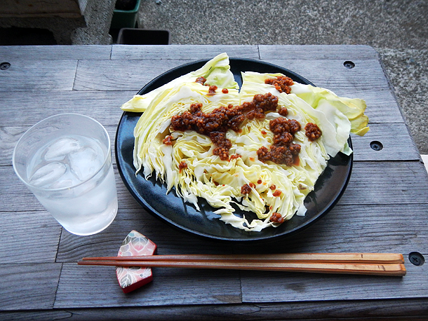 醤油麹とキャベツのつまみ