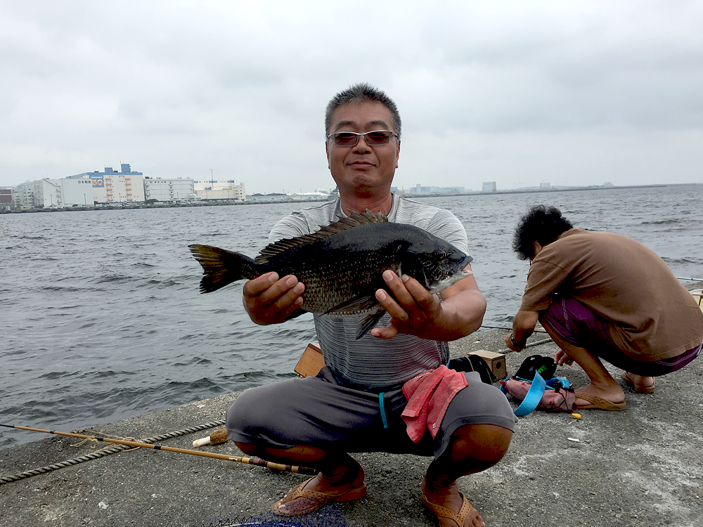 良型を仕留める天沼先生